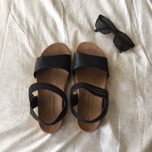 Black and Beige Sandals (Sketchers)